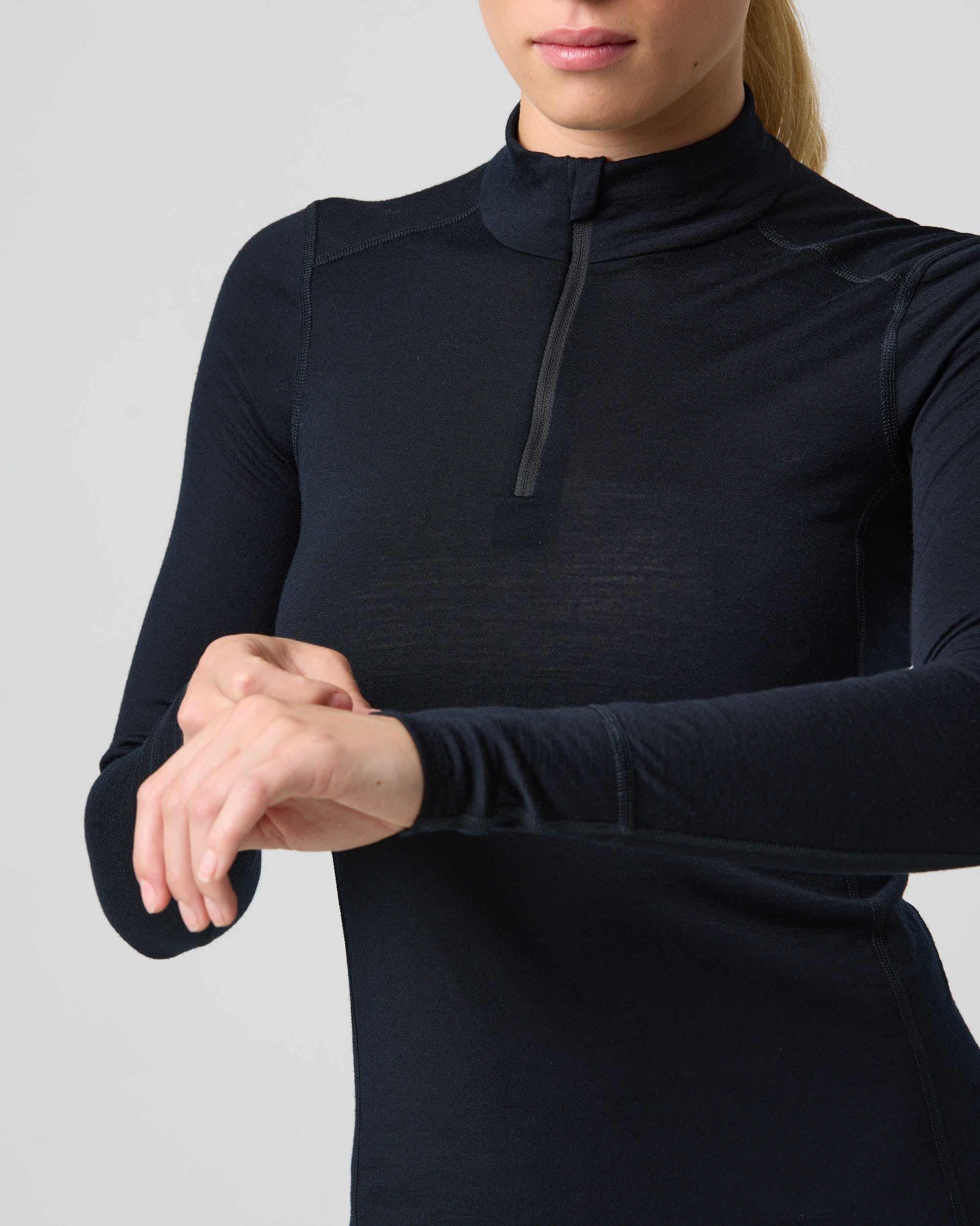 Merino 200 Zip Top wmn - Black - Image 5