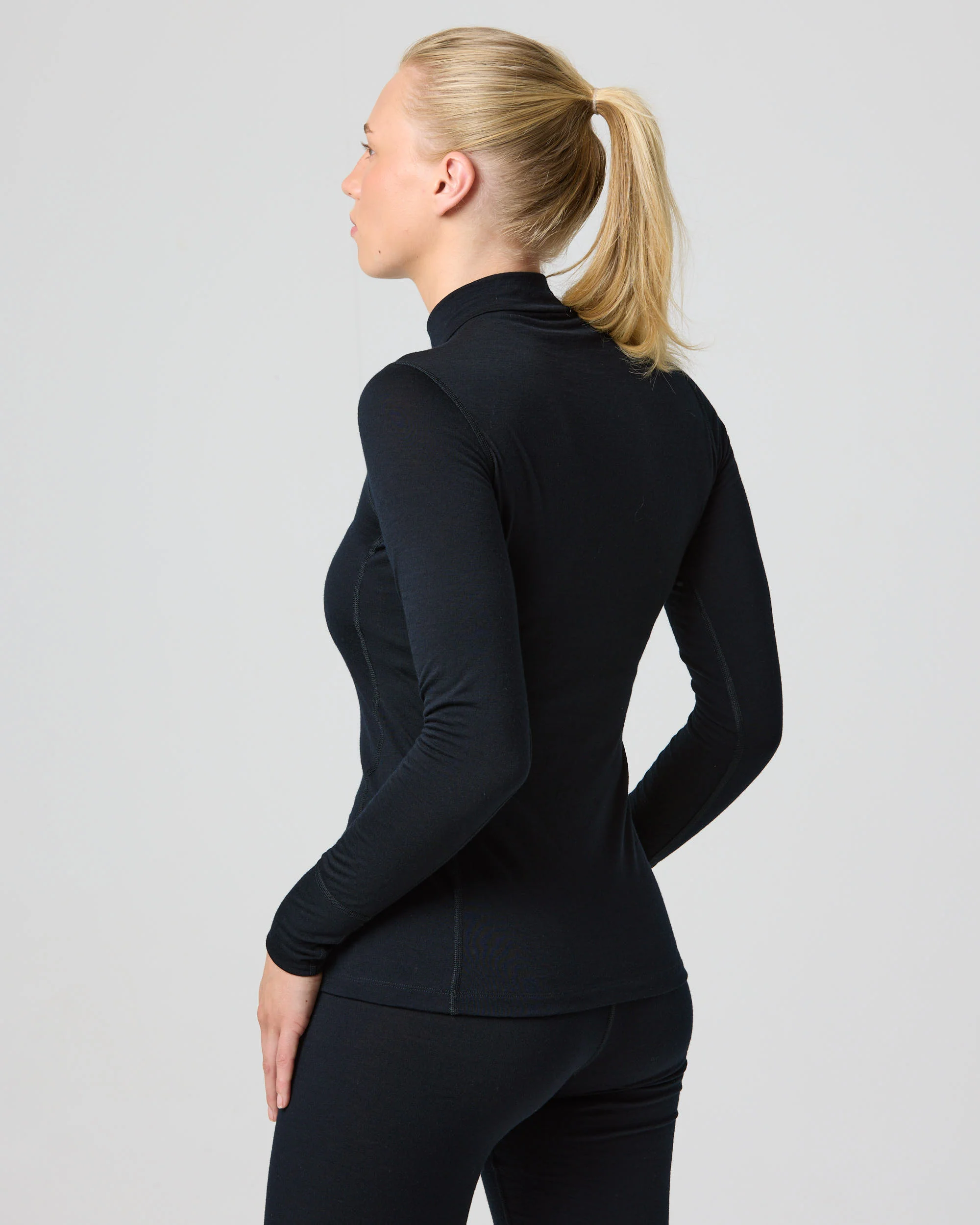 Merino 200 Zip Top wmn - Black - Image 7